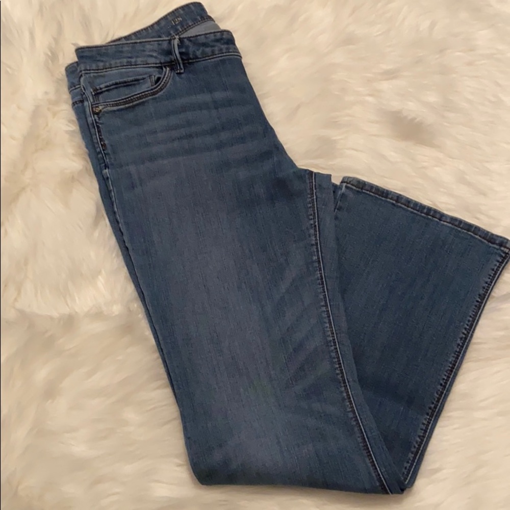 WHBM Mid Rise Boot Cut Light Wash Stretch Jeans - Picture 8 of 12